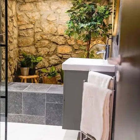 Hébergement de vacances Maison 12 Voyageurs Confort Avec Jardin Au Centre De