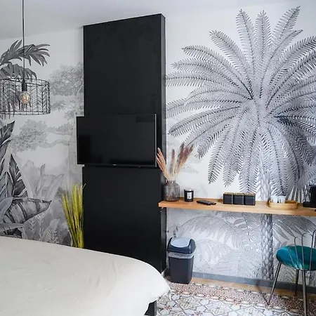 Maison 12 Voyageurs Confort Avec Jardin Au Centre De Nyaraló